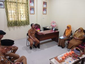 Camat Metro Timur Pantau Langsung Pelayanan di Kelurahan Iringmulyo