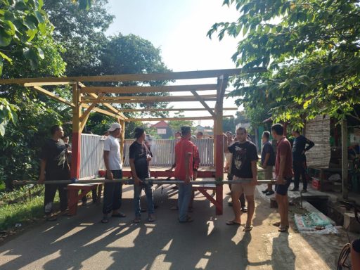 Wujud Kepedulian terhadap Keamanan Lingkungan, Warga RT 22 RW 09 Yosodadi Bangun Pos Satkamling Secara Swadaya